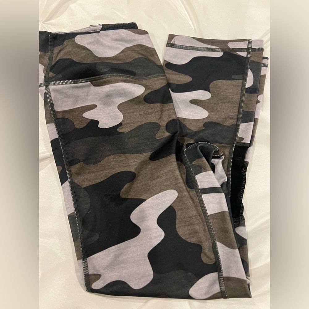 REEBOK CAMO WORKOUT PANTS SIZE XS - 2 PACK - Picture 11 of 11